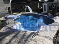 Photo d'une piscine creusée tout équipé à Candiac. - Piscine et béton Larivière