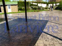Photo d'un patio en béton estampé